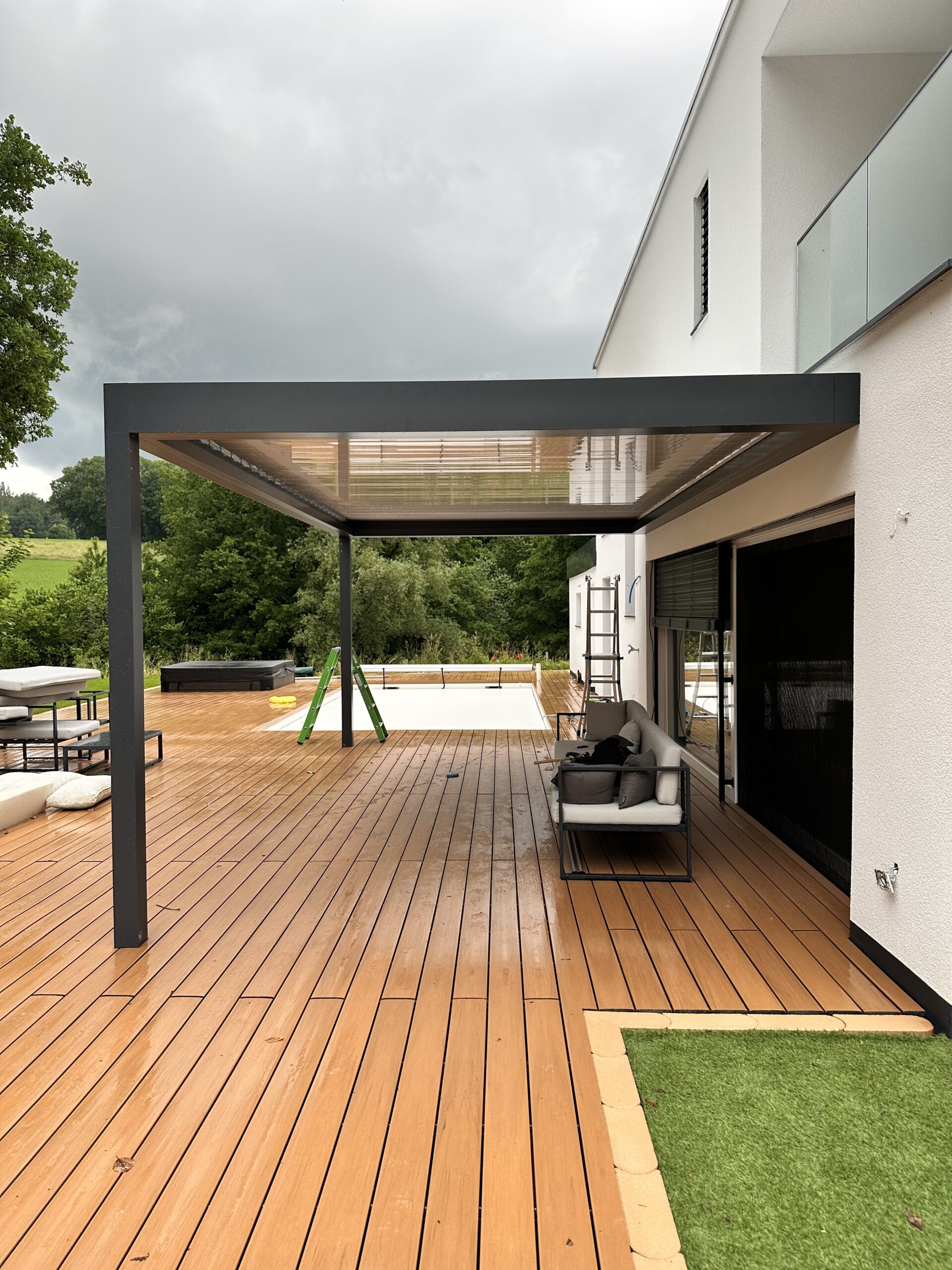 Découvrez les réalisations de JoStores à Yverdon : stores extérieurs, pergolas bioclimatiques, moustiquaires, Velux et réparations. Projets dans tout le canton de Vaud.